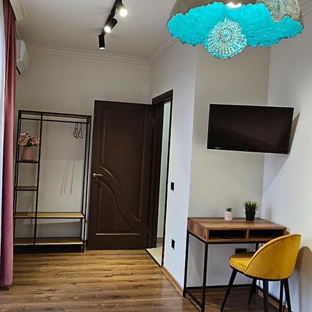 Green Apartment Mukacheve Bagian luar foto