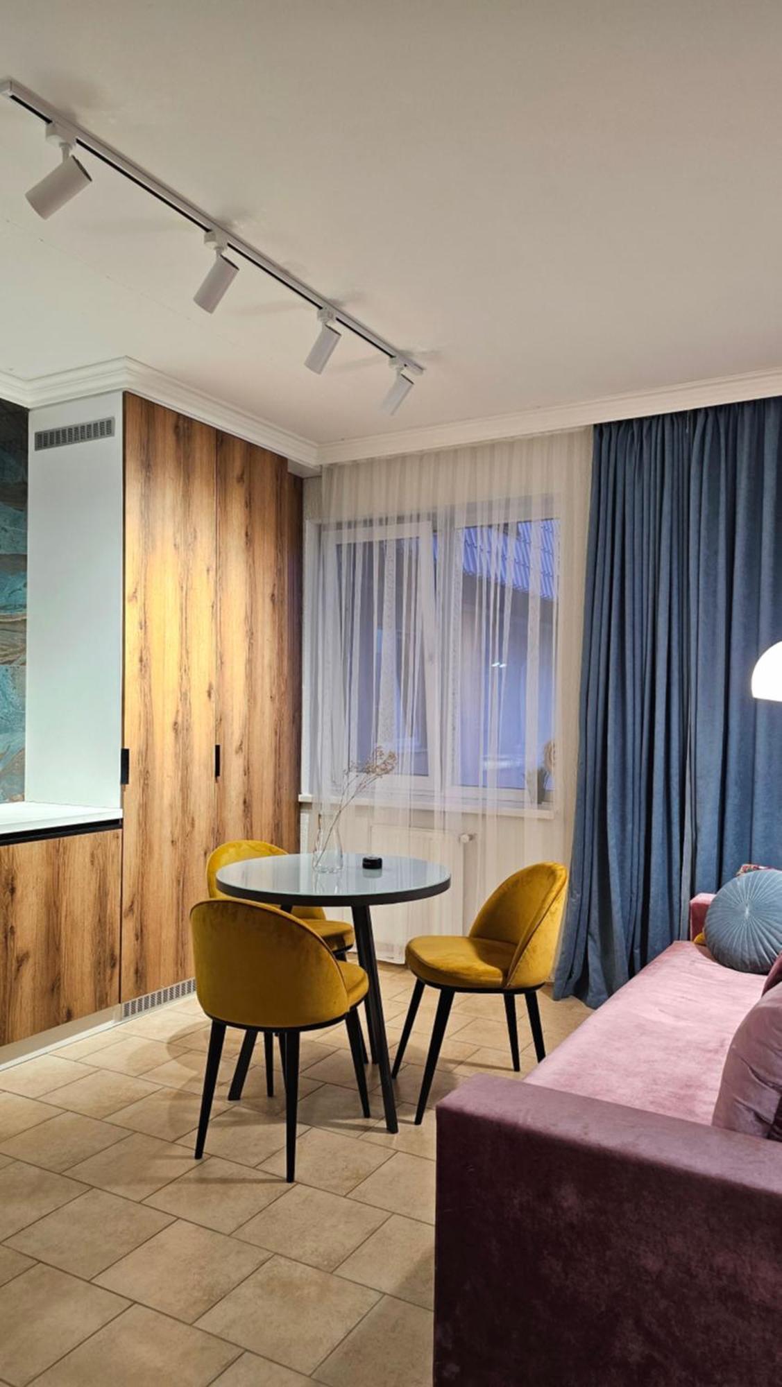 Green Apartment Mukacheve Bagian luar foto