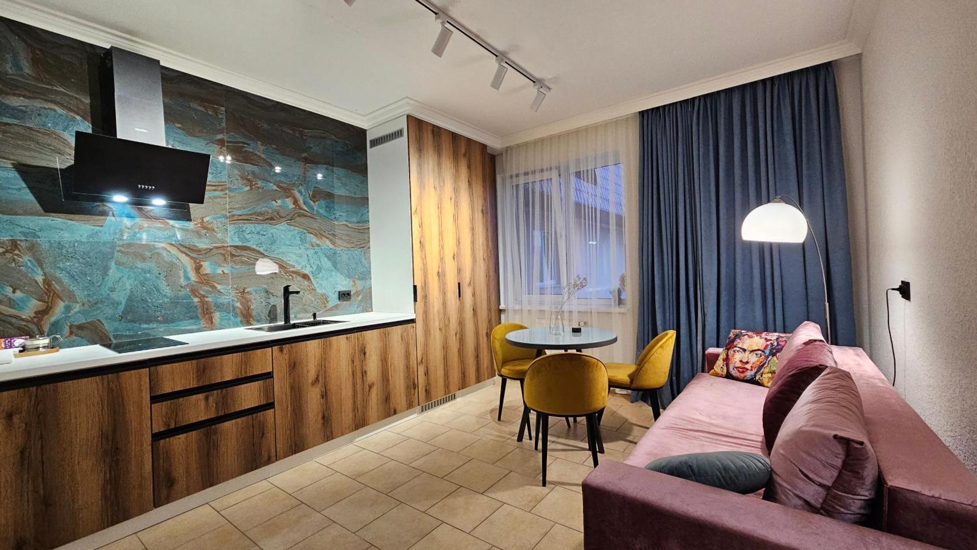Green Apartment Mukacheve Bagian luar foto