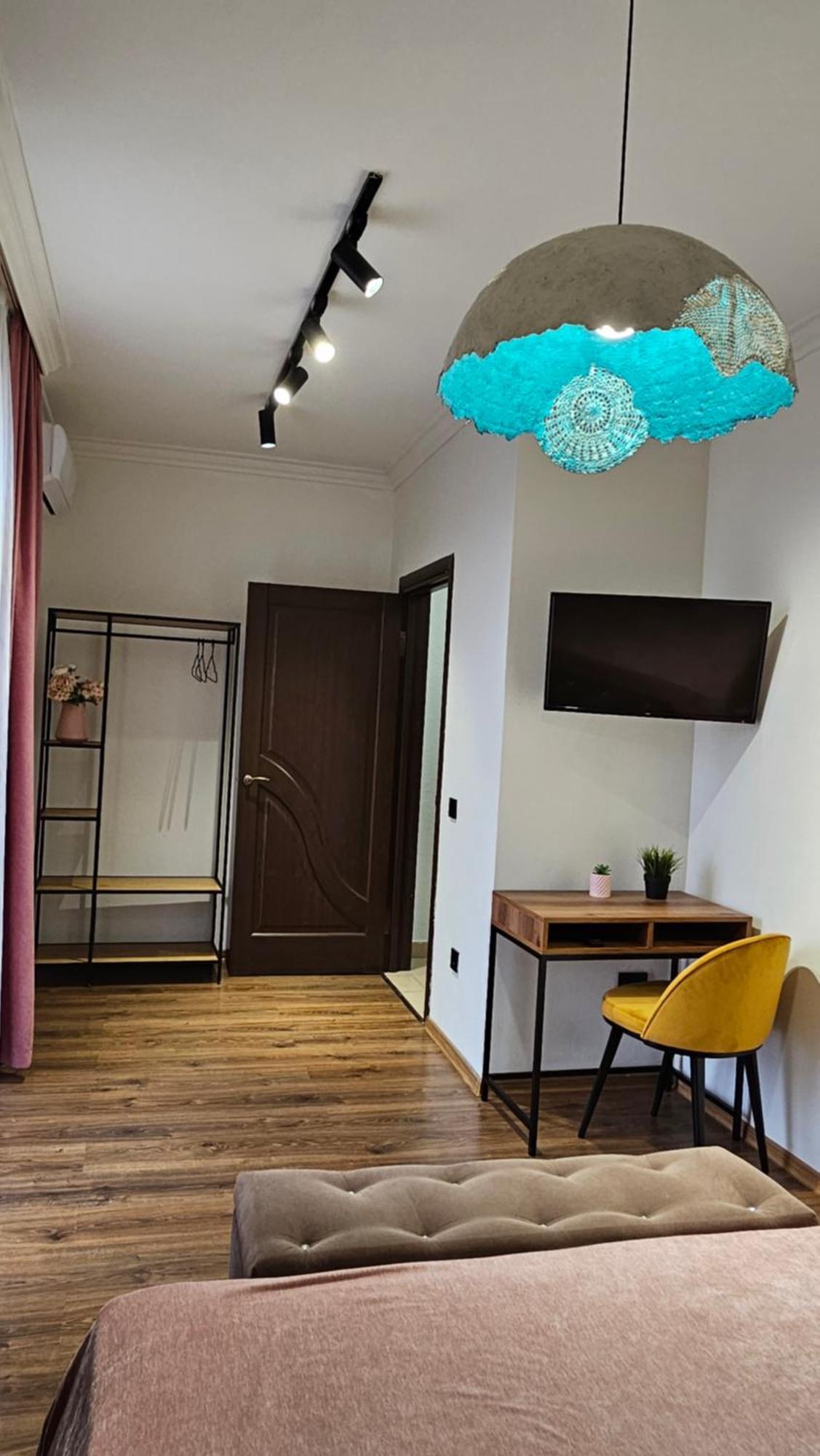 Green Apartment Mukacheve Bagian luar foto