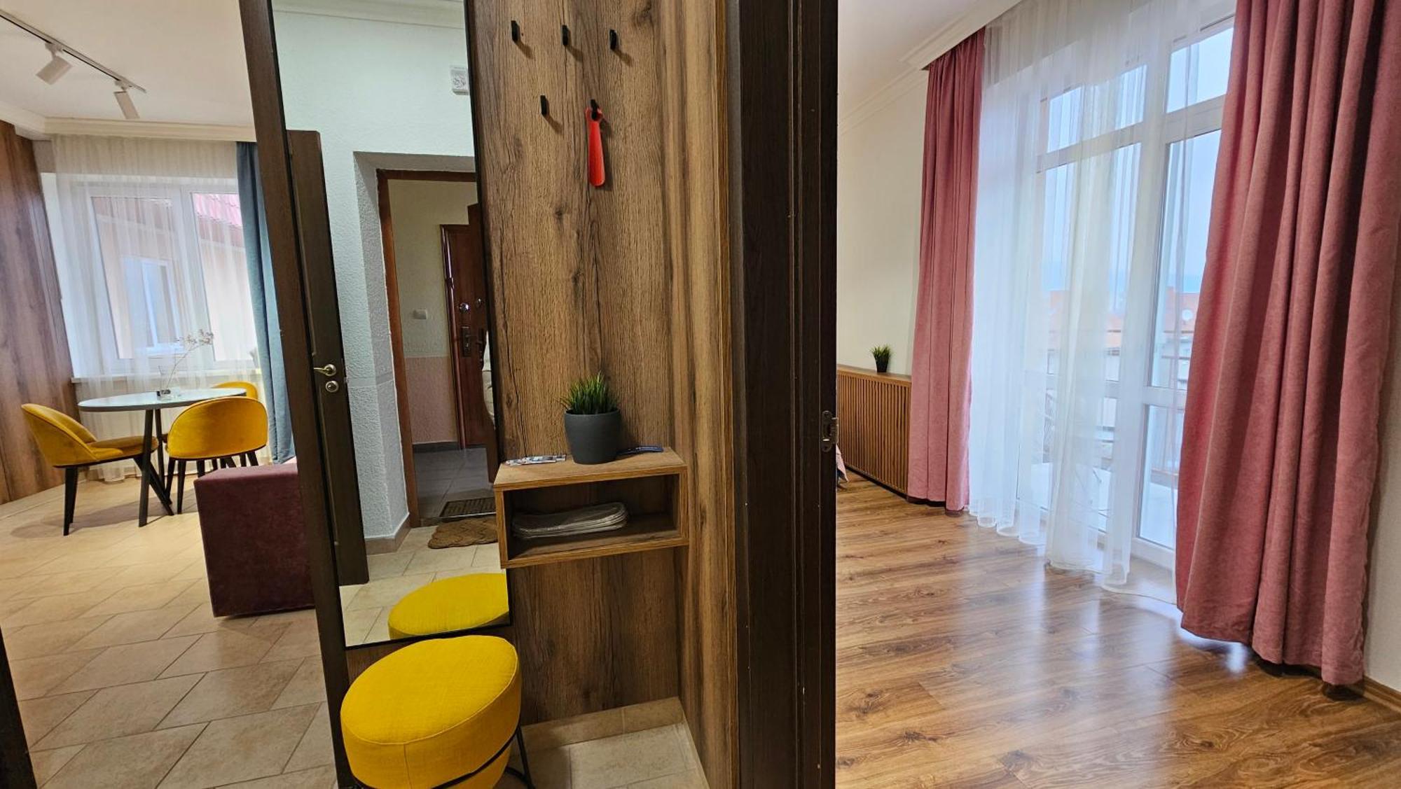 Green Apartment Mukacheve Bagian luar foto